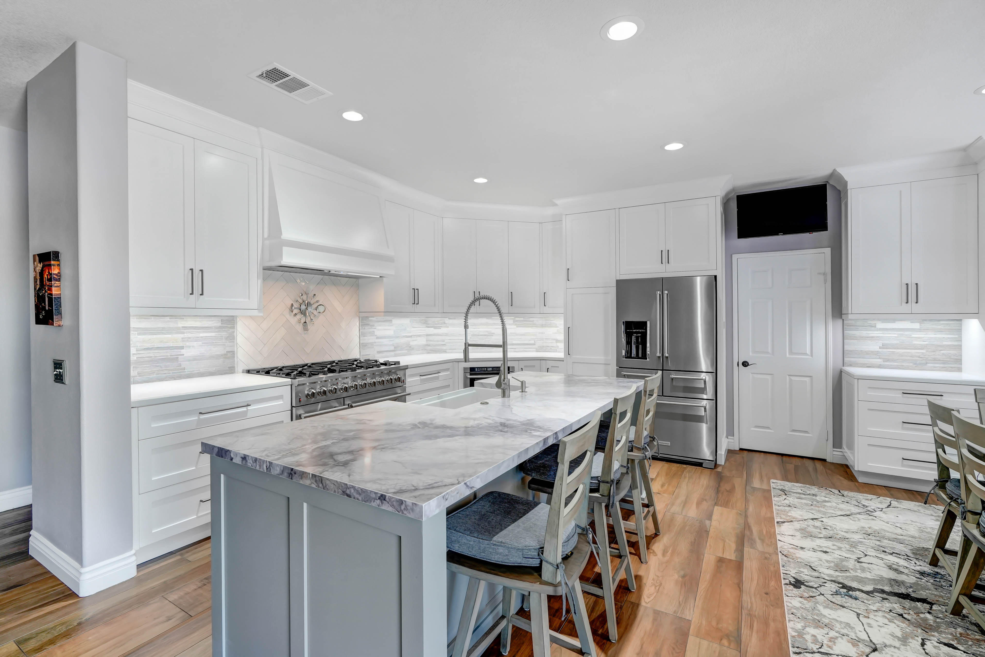 Quartz (Revolux) Kitchen Island and Backsplash – Rancho Cucamonga, CA